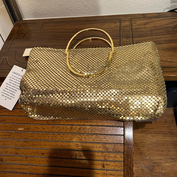 BEAUTIFUL NANCY SCOTT GOLD SEQUINED PURSE IN PRISTINE NEW CONDITION. - Picture 7 of 8